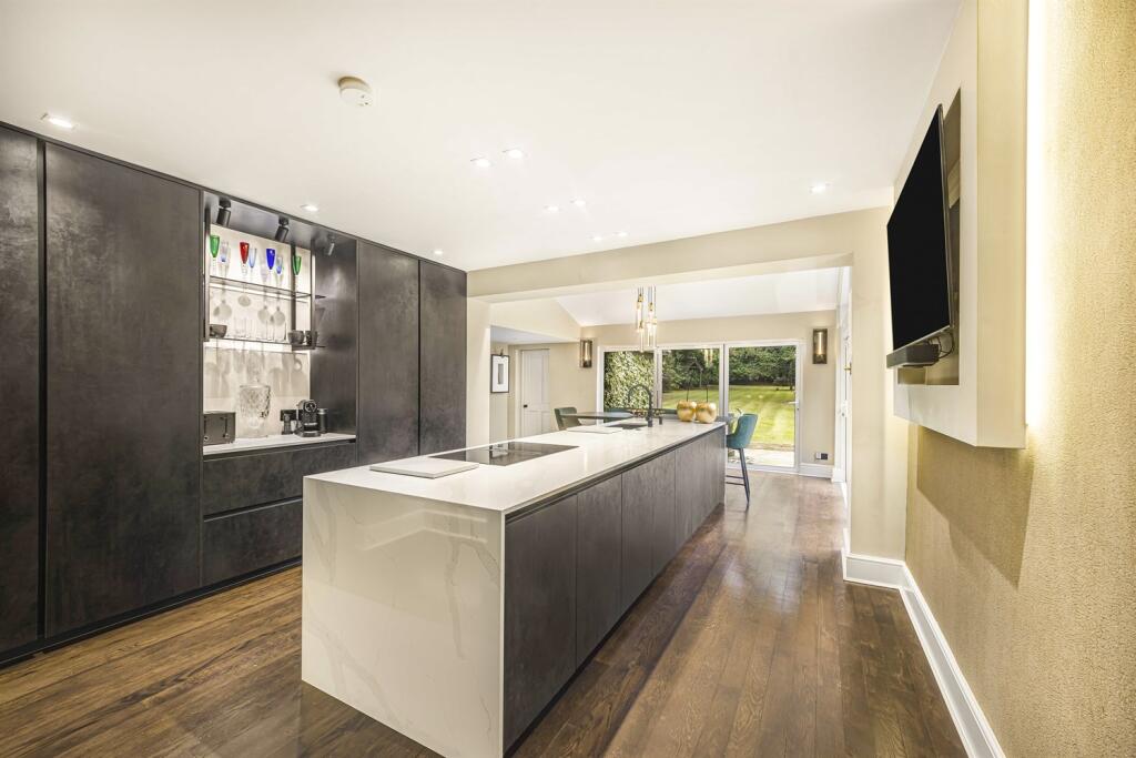 5 bedroom detached house for sale in Delahays Drive, Hale, WA15